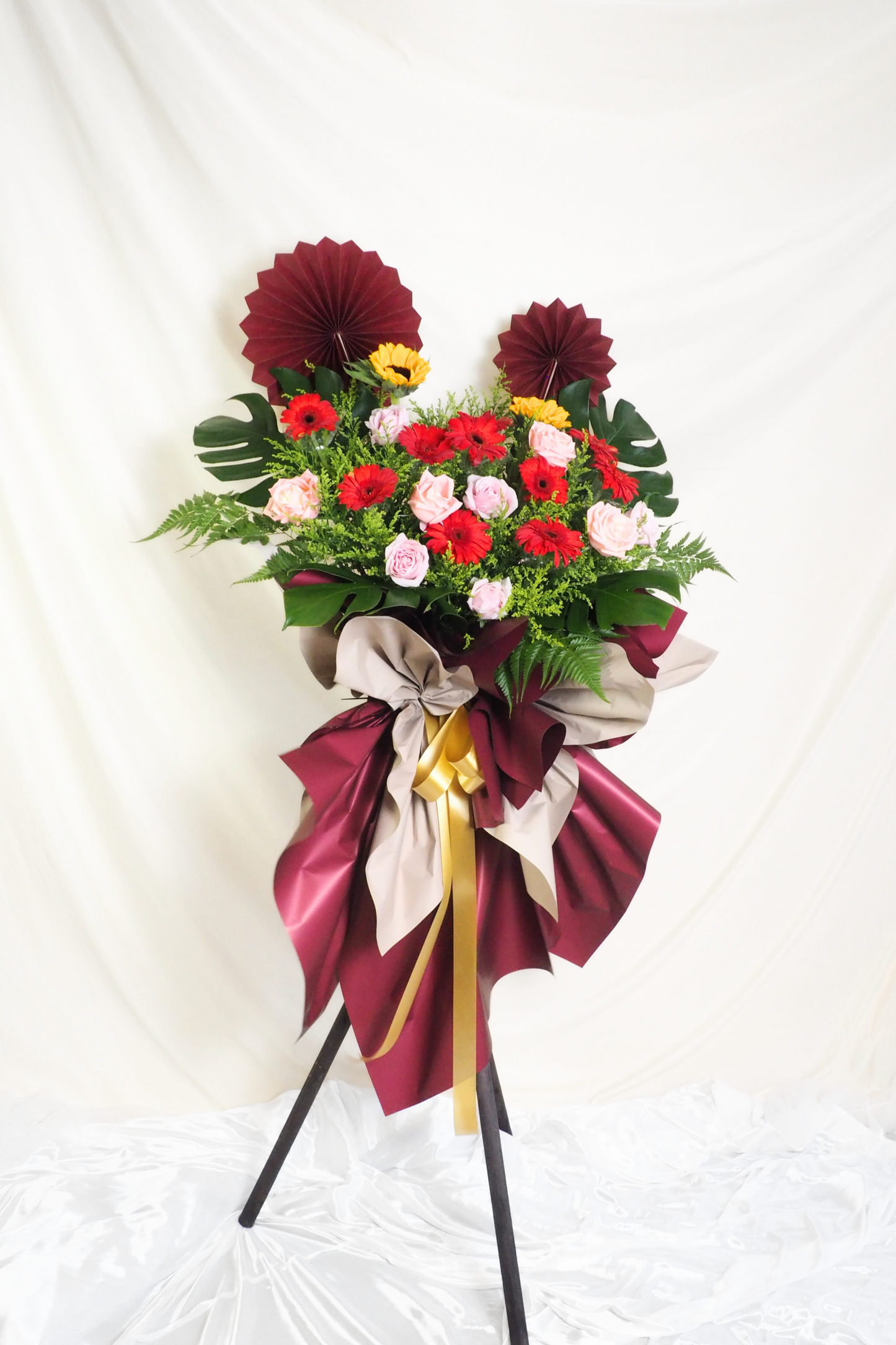 Velvet Charm Opening Flower Stand