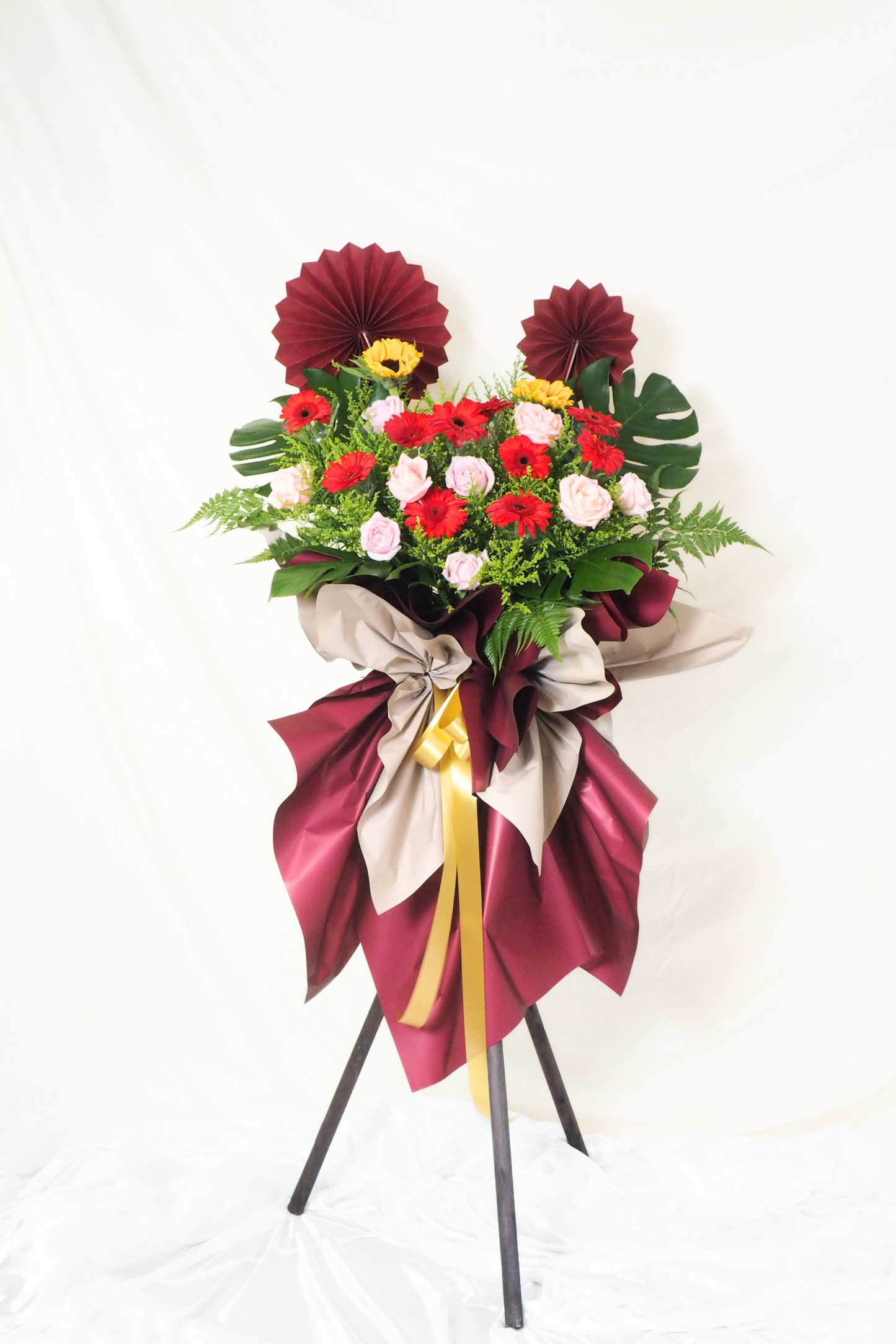 Velvet Charm Opening Flower Stand